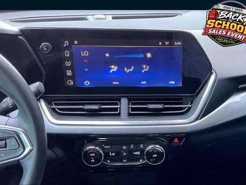 Used 2024 Chevrolet Trax ACTIV w/ Driver Confidence Package FWD image 6