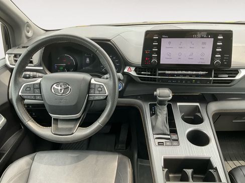 Used 2024 Toyota Sienna XLE Woodland Edition AWD/4WD image 10