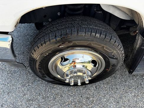 Used 2022 Ford E-450 and Econoline 450 Super Duty w/ Motorhome Prep Package RWD image 2
