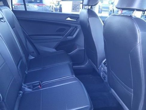 Used 2021 Volkswagen Tiguan SE image 13