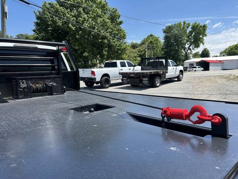 Used 2018 Ford F550 4x4 Crew Cab Super Duty w/ Power Equipment Group image 8