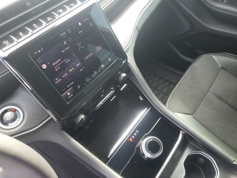 Used 2025 Jeep Grand Cherokee L Altitude RWD image 19