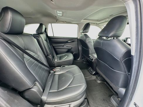 Used 2020 Toyota Highlander XLE AWD/4WD image 20