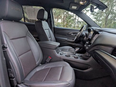 Used 2023 Chevrolet Traverse High Country image 17