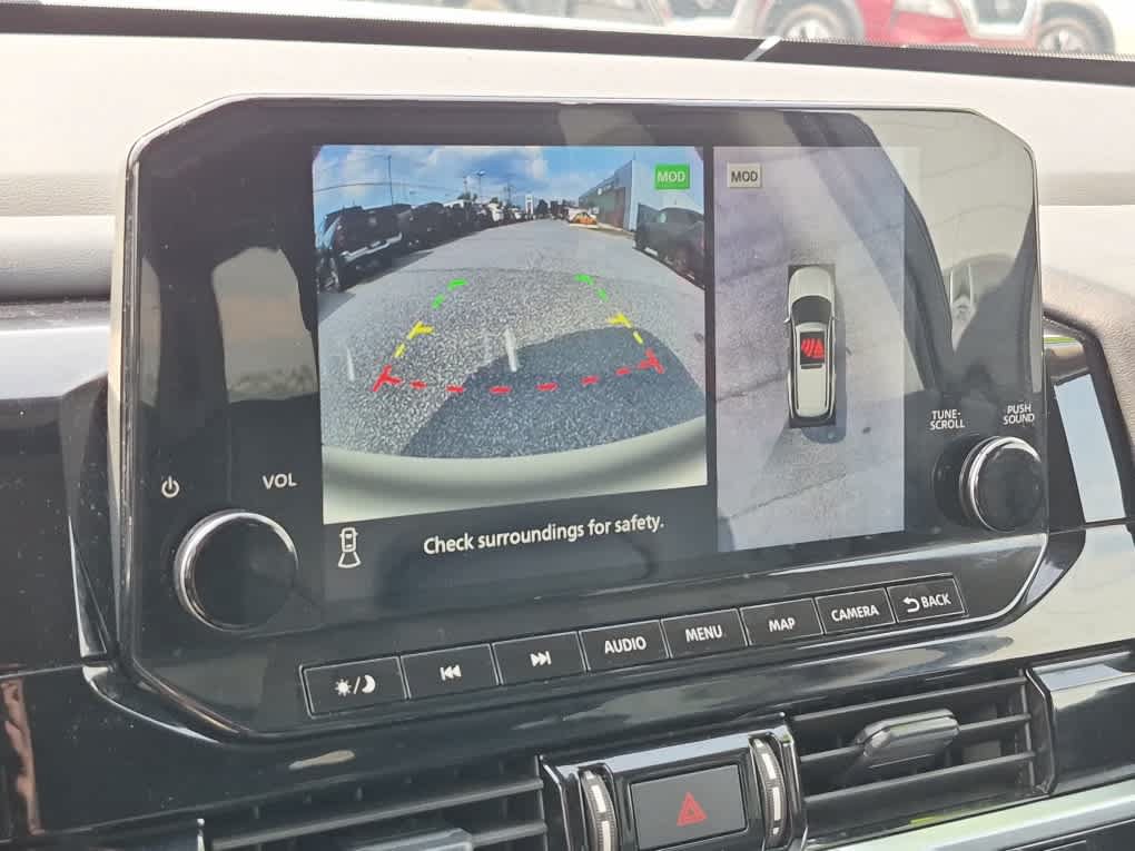 Used 2024 Nissan Pathfinder SL AWD/4WD image 16