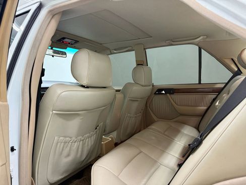 Used 1990 Mercedes-Benz 300 E 3.0 image 31