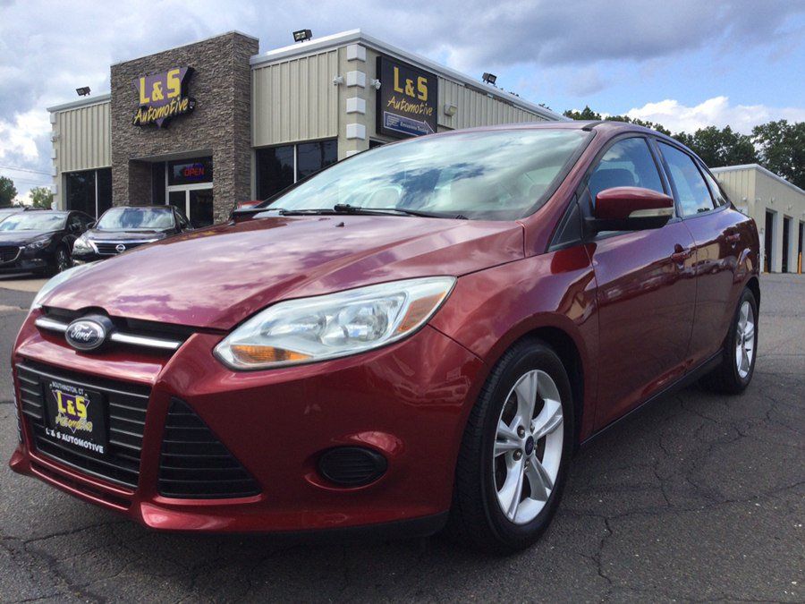 Used 2014 Ford Focus SE FWD image 2
