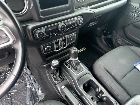 Used 2018 Jeep Wrangler Unlimited Sahara AWD/4WD image 21