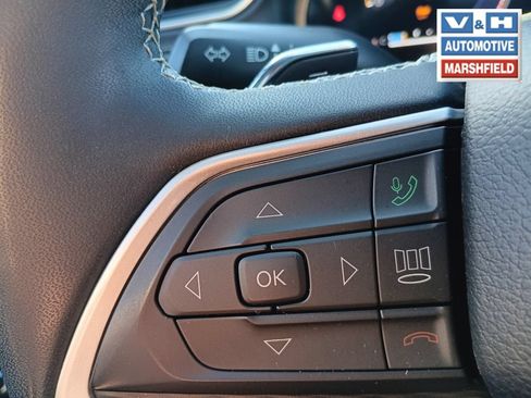 Used 2023 Jeep Grand Cherokee Altitude AWD/4WD image 9