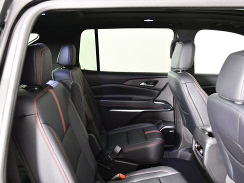 Used 2026 Chevrolet Traverse RS image 36