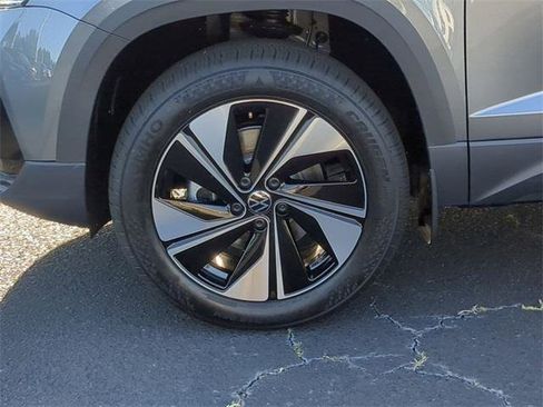 New 2024 Volkswagen Taos SE image 10