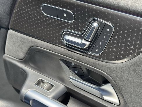 Used 2024 Mercedes-Benz GLB 250 image 37