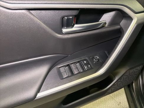 Used 2022 Toyota RAV4 XLE AWD/4WD image 29