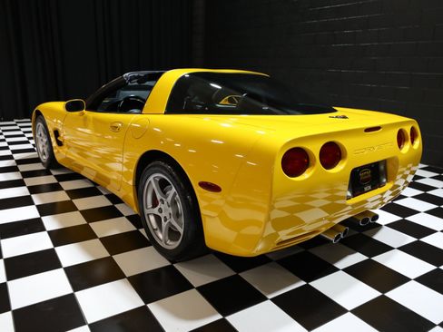 Used 2000 Chevrolet Corvette Coupe w/ Memory Pkg RWD image 31