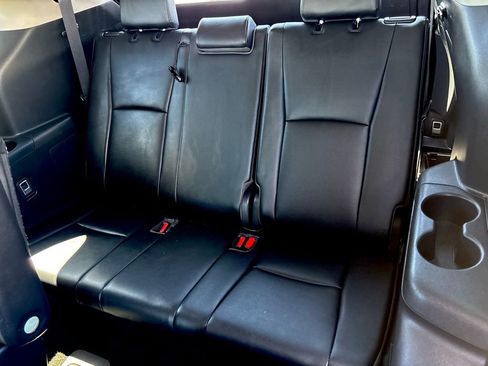 Used 2023 Toyota Highlander XLE image 25