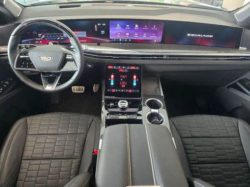 Used 2025 Cadillac Escalade V AWD/4WD image 23