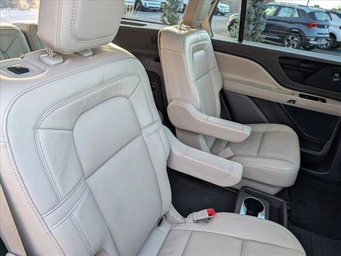 Certified 2023 Lincoln Aviator Reserve w/ Equipment Group 201A image 19