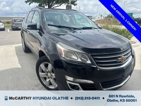 Used 2017 Chevrolet Traverse LT w/ Style and Technology Package FWD image 1