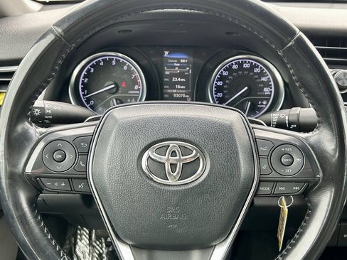 Used 2018 Toyota Camry SE FWD image 17