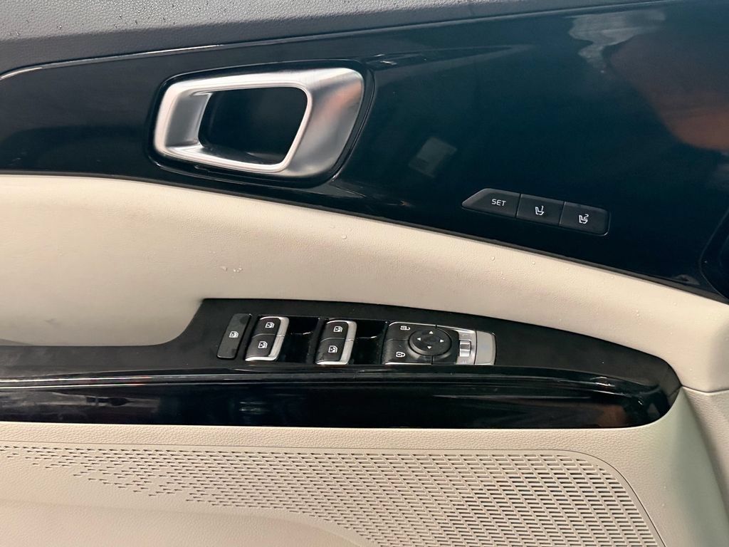Used 2024 Kia Carnival SX Prestige FWD image 25