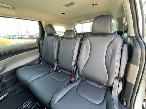 New 2026 Kia Carnival LXS image 25