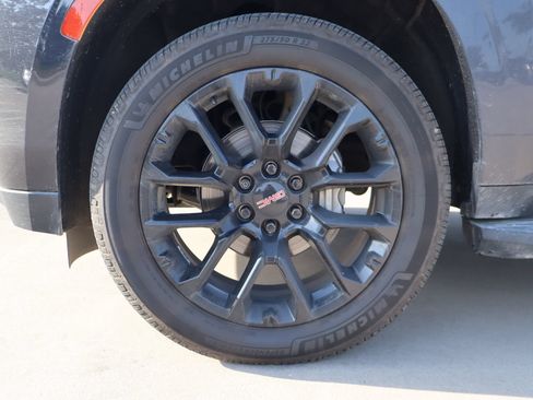 Used 2023 GMC Yukon SLT AWD/4WD image 10