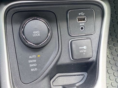 Used 2018 Jeep Compass Latitude w/ Popular Equipment Group AWD/4WD image 24