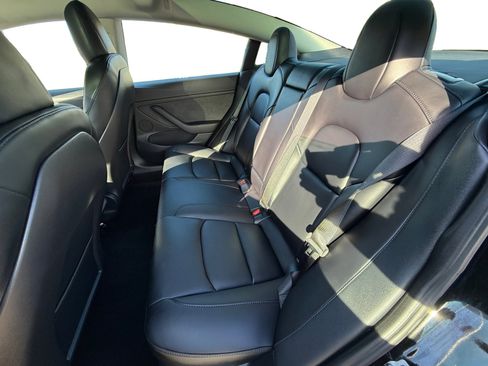 Used 2023 Tesla Model 3 Standard Range image 16