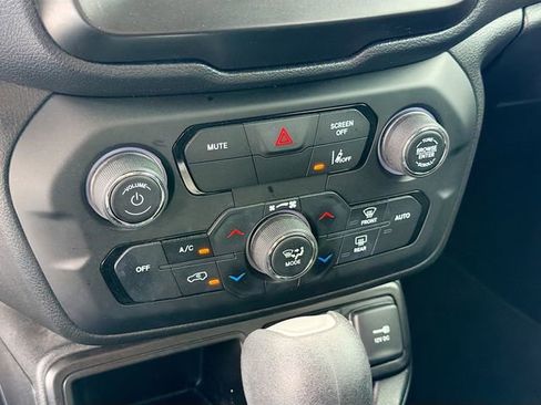 Used 2021 Jeep Renegade Latitude image 30