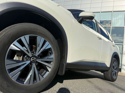 Used 2023 Nissan Rogue SV w/ SV Premium B Package AWD/4WD image 10