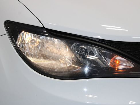 Used 2024 Chrysler Voyager LX image 12