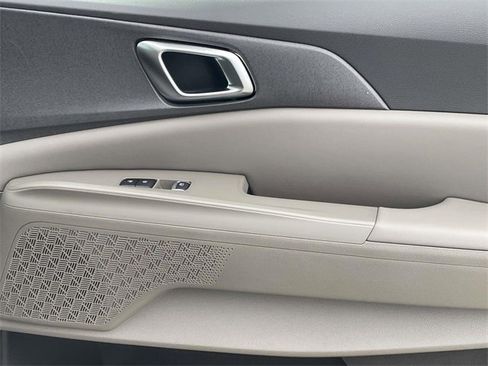 New 2026 Kia Carnival EX image 17