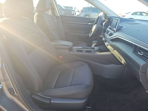 Used 2025 Nissan Altima 2.5 SV FWD image 39