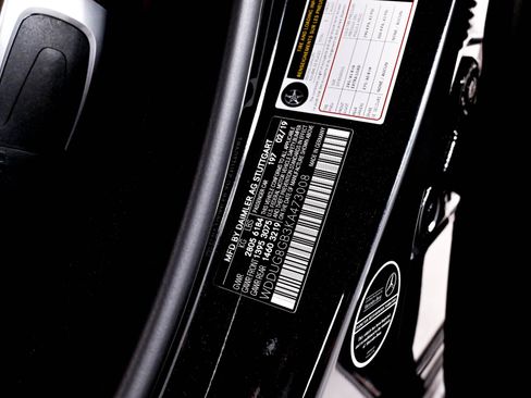 Used 2019 Mercedes-Benz S 560 4MATIC Sedan w/ Premium Package image 16