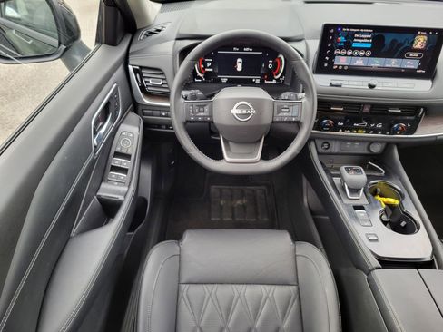 Used 2025 Nissan Rogue Platinum image 19