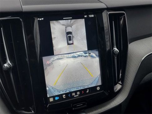 Used 2025 Volvo XC60 B5 Plus image 24