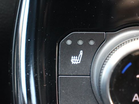 Certified 2022 Toyota Highlander XLE image 30