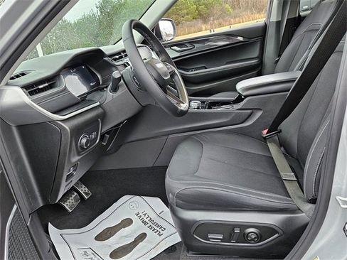 Used 2021 Jeep Grand Cherokee L Laredo w/ Luxury Tech Group I image 6