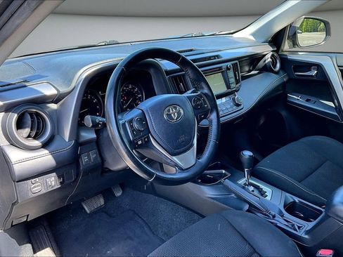 Used 2018 Toyota RAV4 XLE AWD/4WD image 17