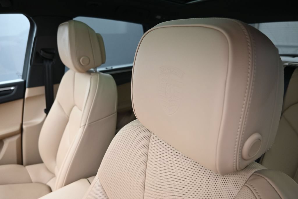 Certified 2024 Porsche Macan AWD/4WD image 20