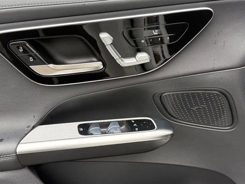 Used 2024 Mercedes-Benz GLC 300 4MATIC image 12