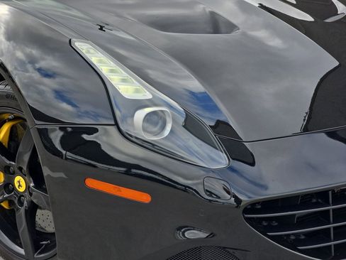 Used 2016 Ferrari California T image 29