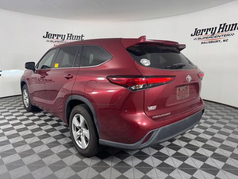 Used 2021 Toyota Highlander LE FWD image 8