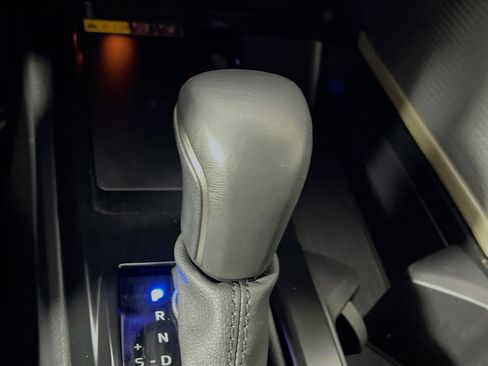 Used 2025 Toyota Camry SE image 24