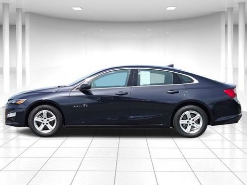 Used 2023 Chevrolet Malibu LT FWD image 2
