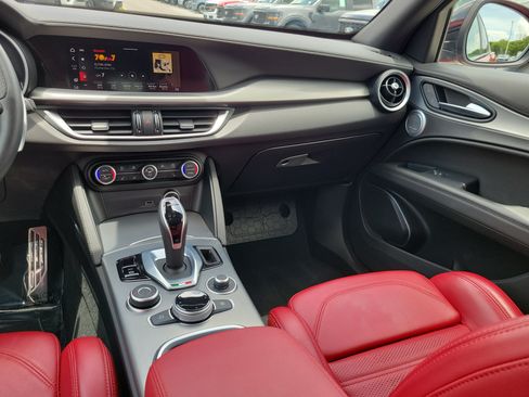 Used 2022 Alfa Romeo Stelvio Veloce AWD/4WD image 18