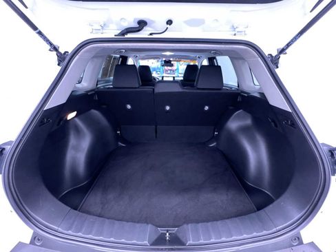 Used 2022 Toyota Corolla Cross LE w/ Moonroof Package FWD image 33