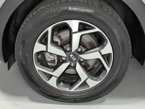 Used 2020 Kia Sportage LX image 3