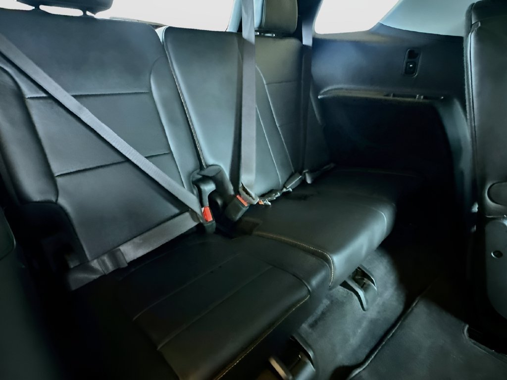 Used 2021 Chevrolet Traverse RS FWD image 28