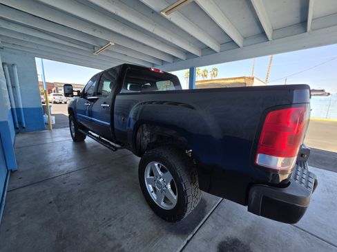 Used 2011 GMC Sierra 2500 Denali w/ Suspension Package, Off-Road AWD/4WD image 5
